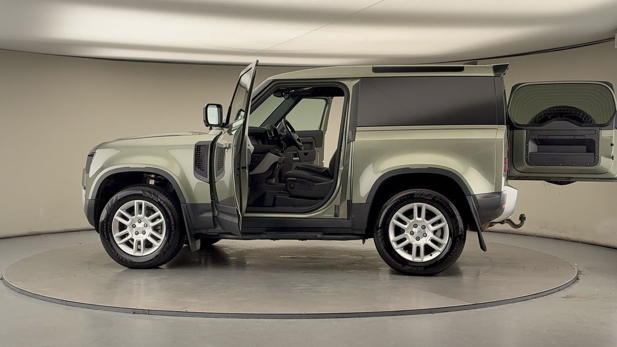 More views of Land Rover Defender 90