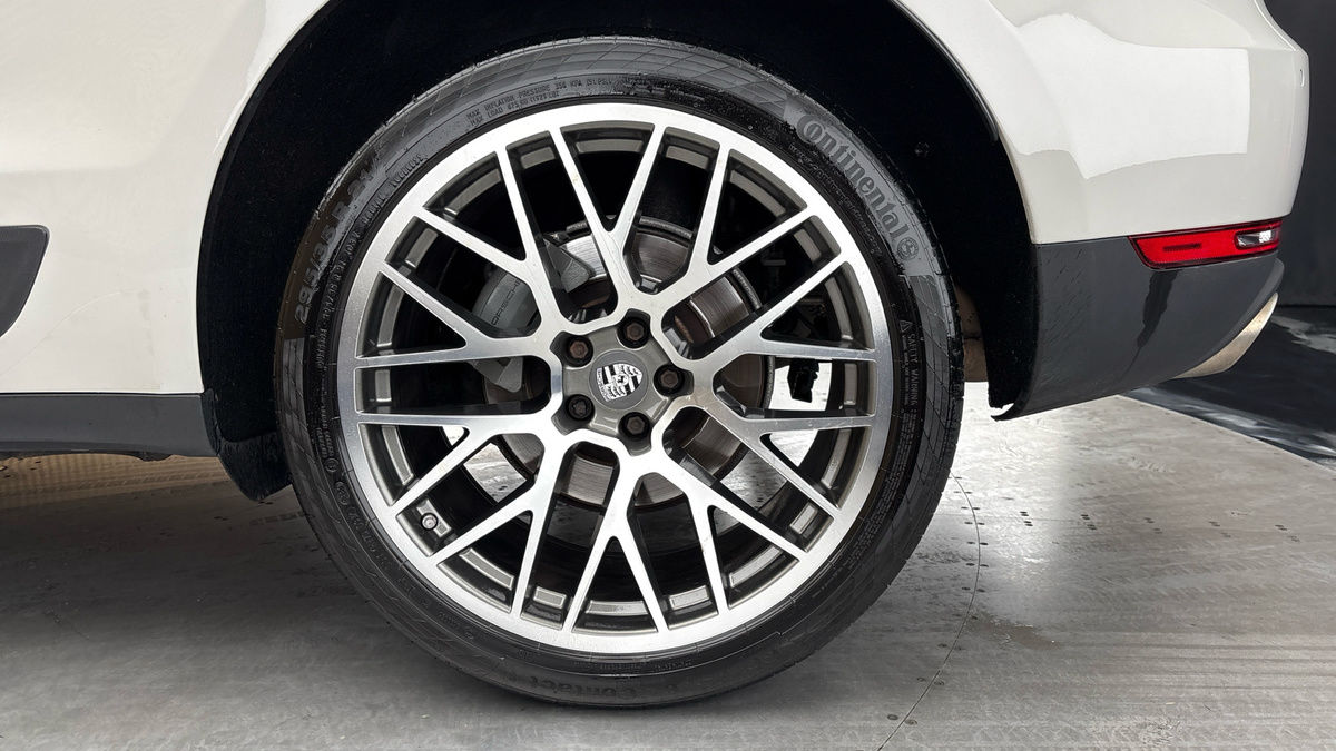 Porsche Macan Image 10