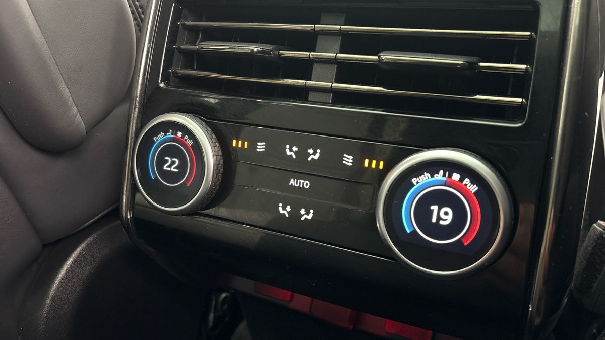 Land Rover Range Rover Sport Image 25