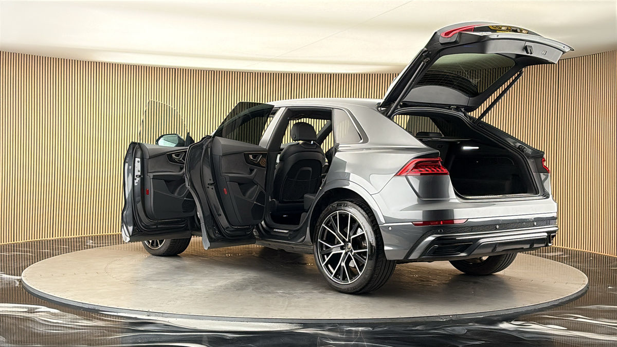 More views of Audi Q8