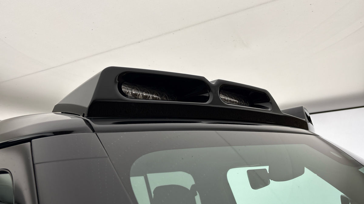 Land Rover Defender 110 Image 27