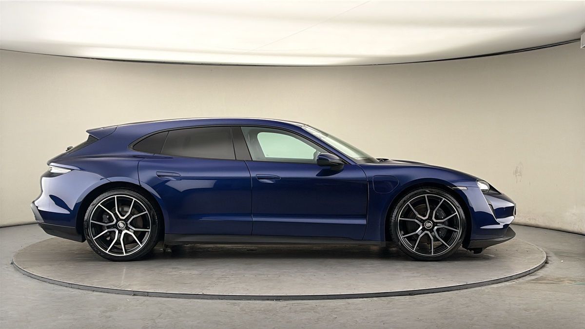 Porsche Taycan Image 16