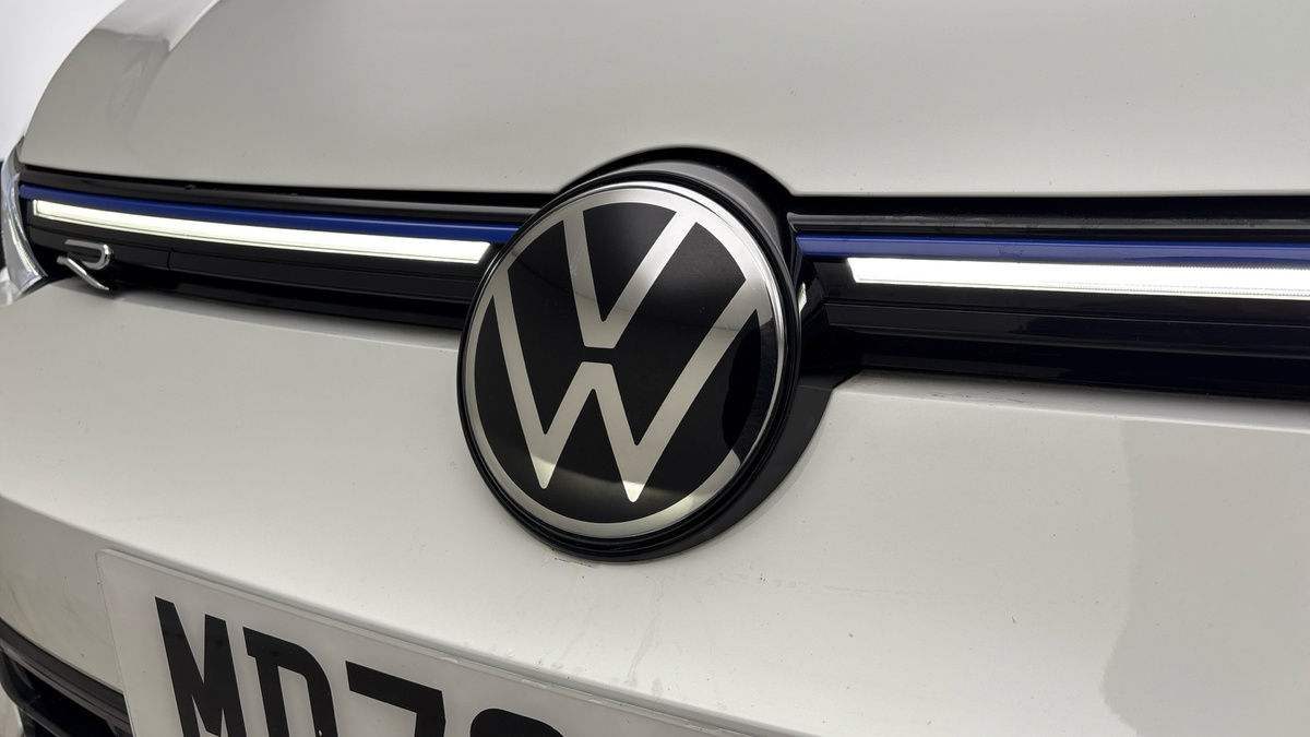 Volkswagen Golf Image 24