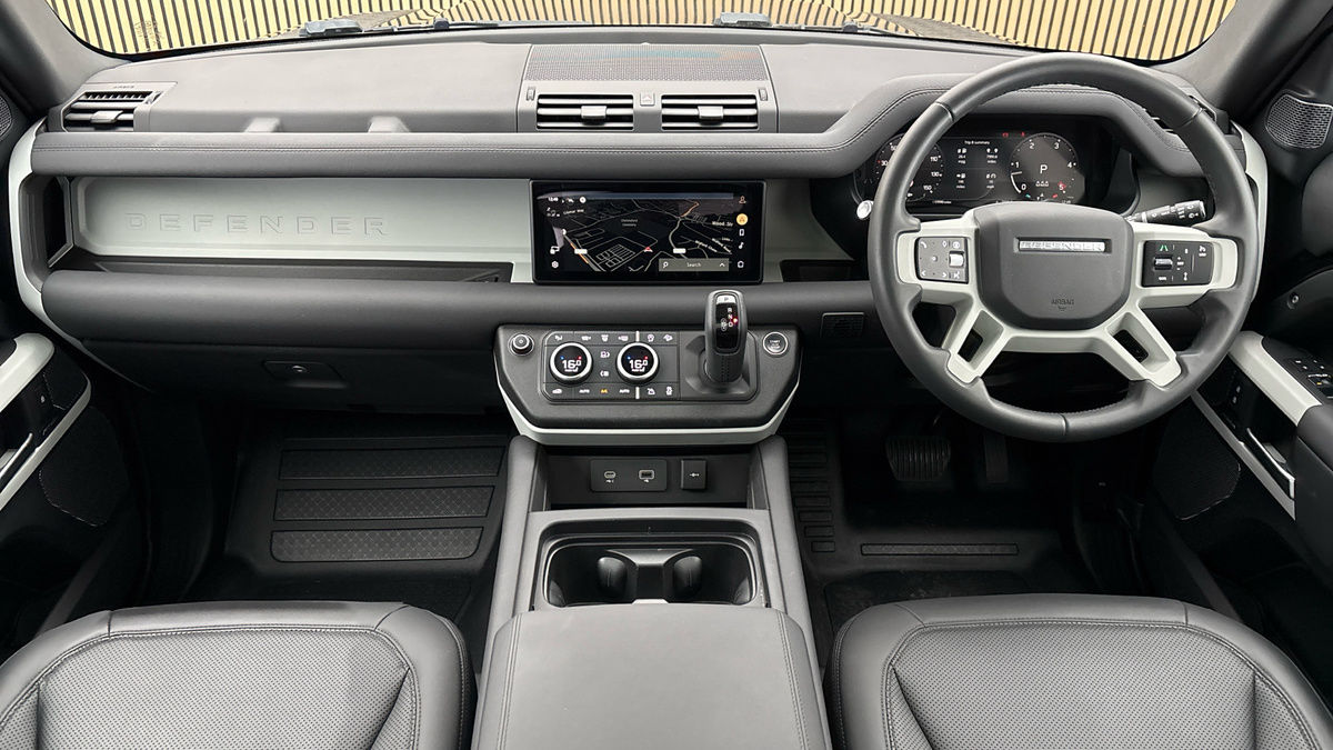 Land Rover Defender 110 Image 12