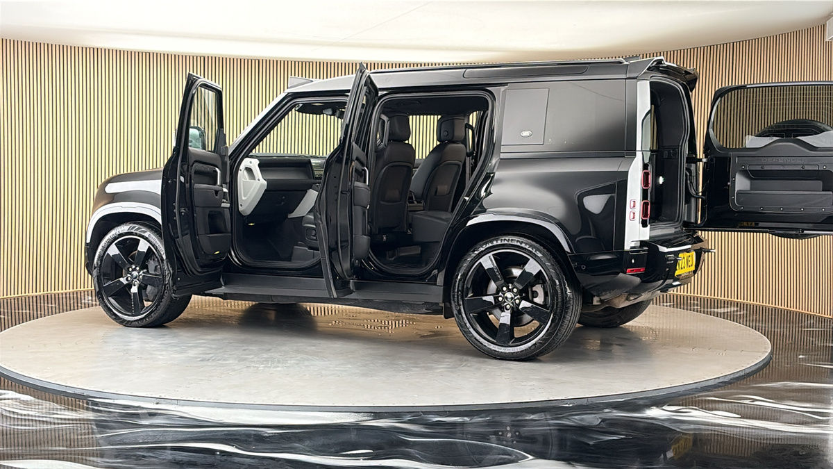 More views of Land Rover Defender 110