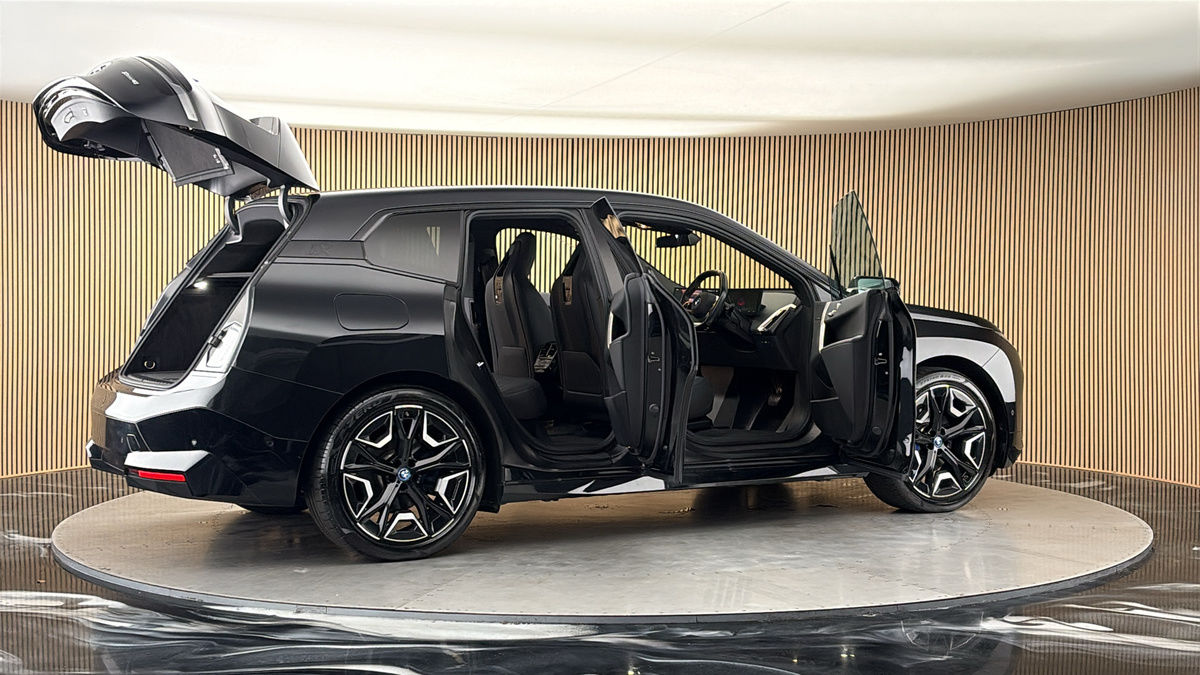 More views of BMW iX