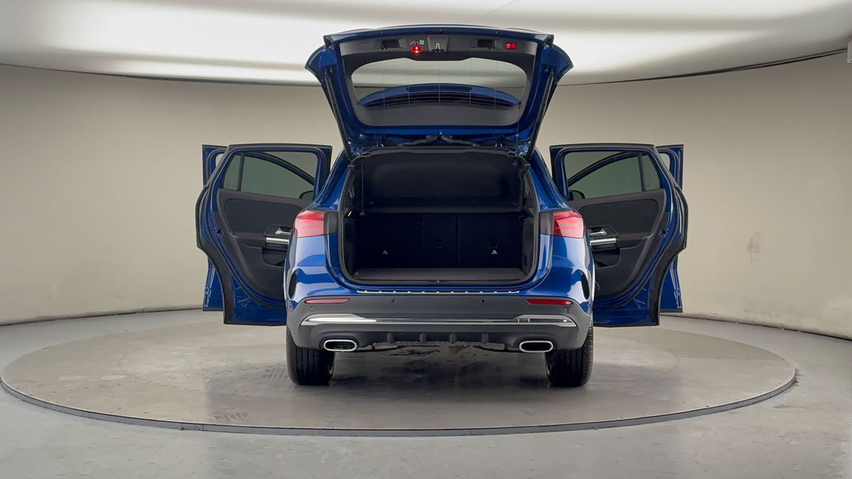 More views of Mercedes-Benz GLA