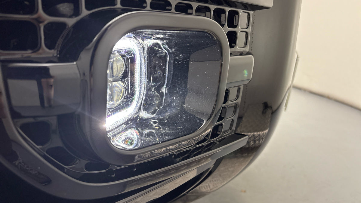 Land Rover Defender 130 Urban Image 27