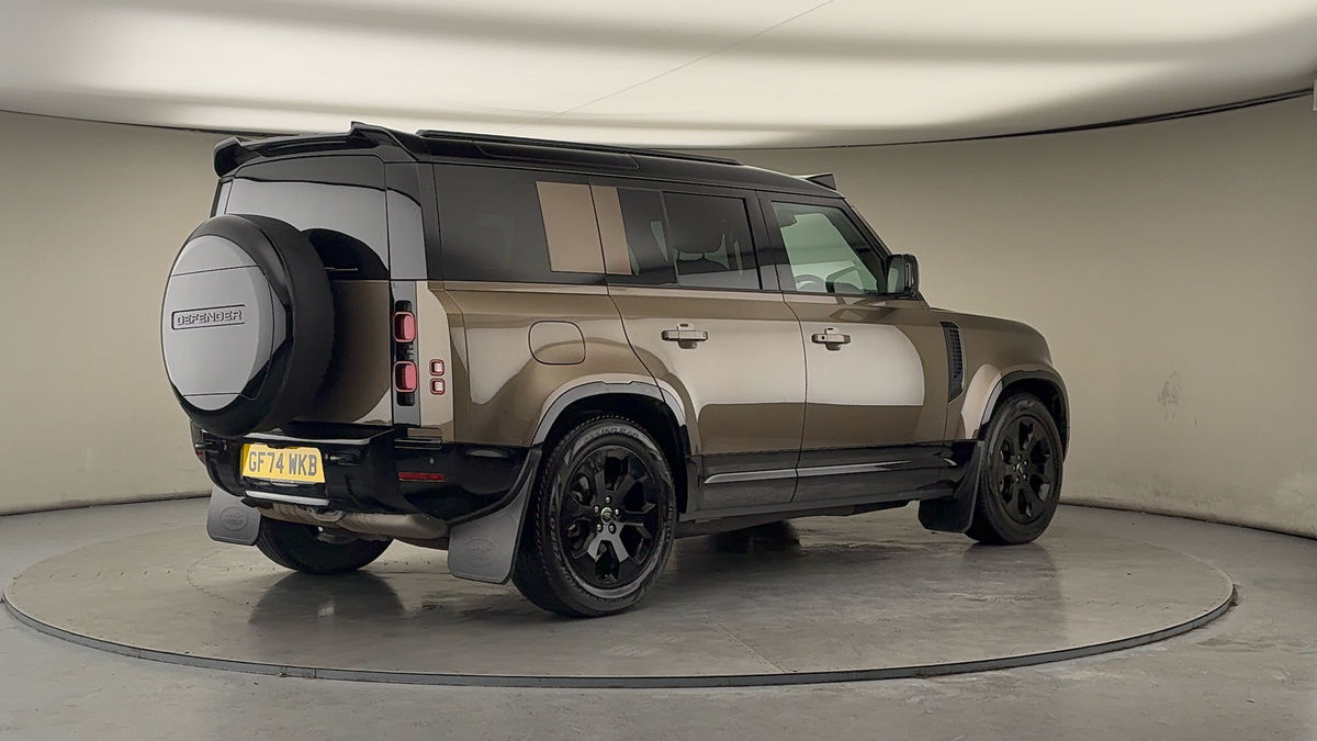 Land Rover Defender 110 Image 21