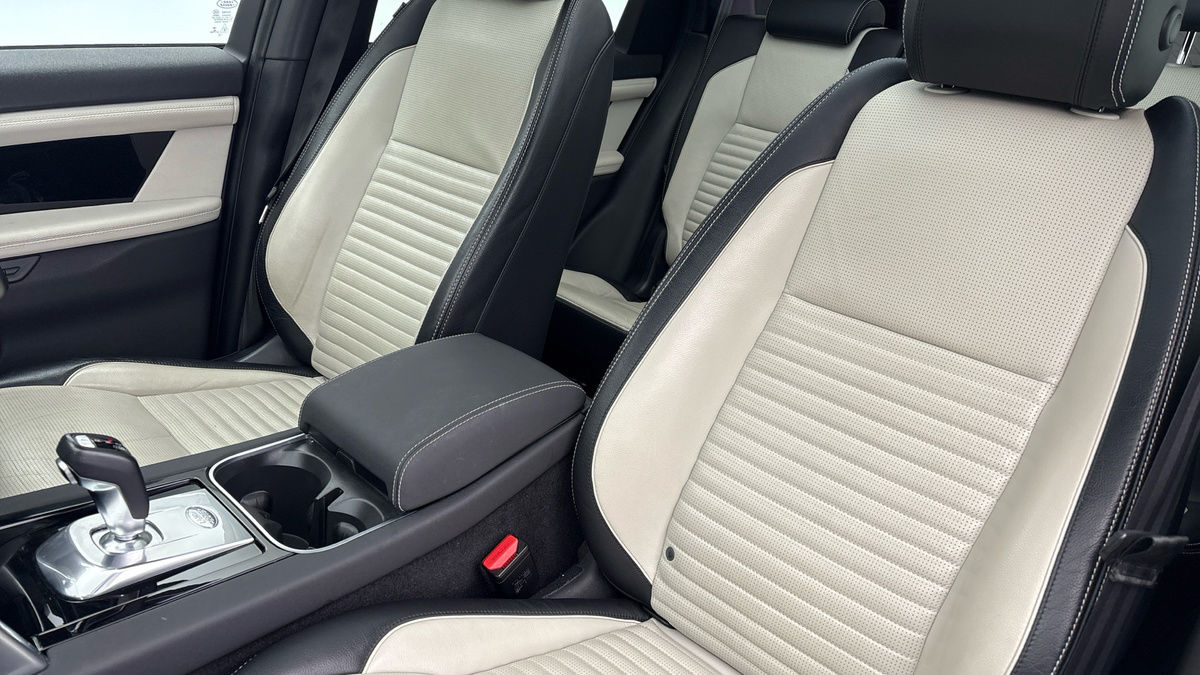 Land Rover Discovery Sport Image 7