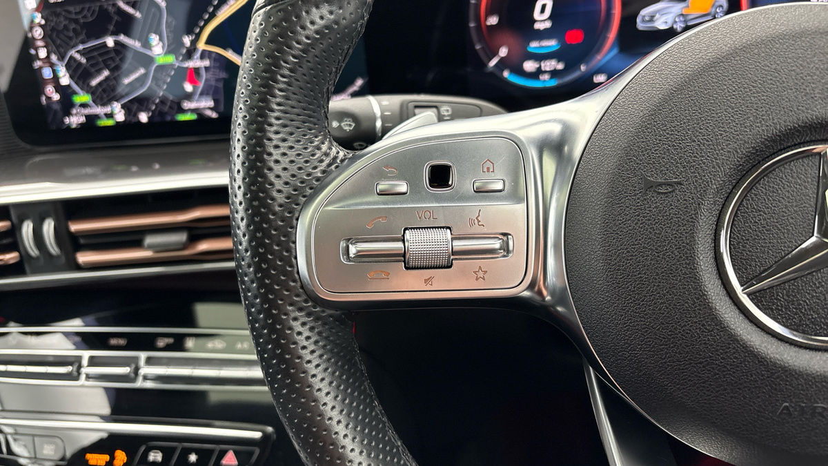 Mercedes-Benz EQC Image 13