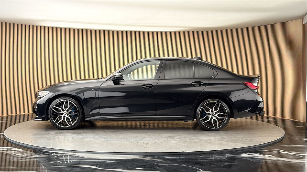 BMW 3 Series Image 15