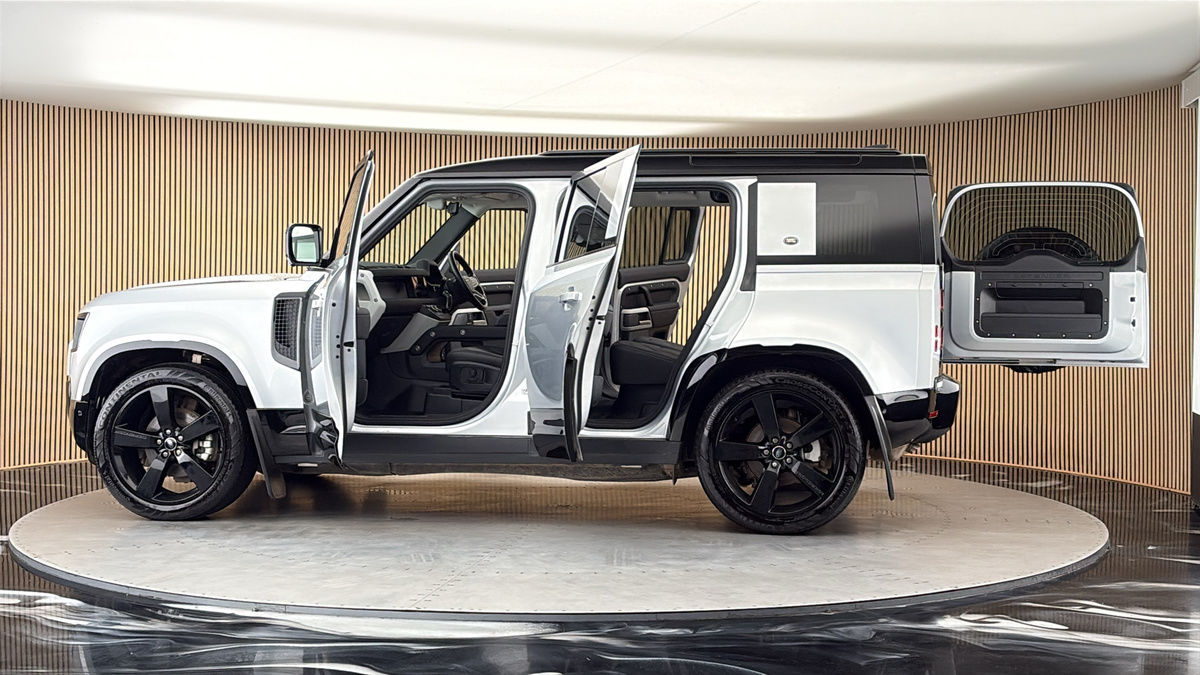 More views of Land Rover Defender 110