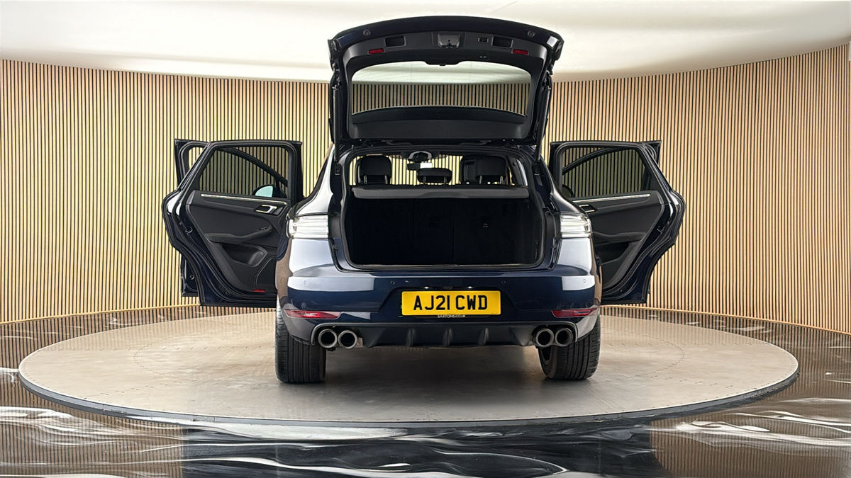 More views of Porsche Macan