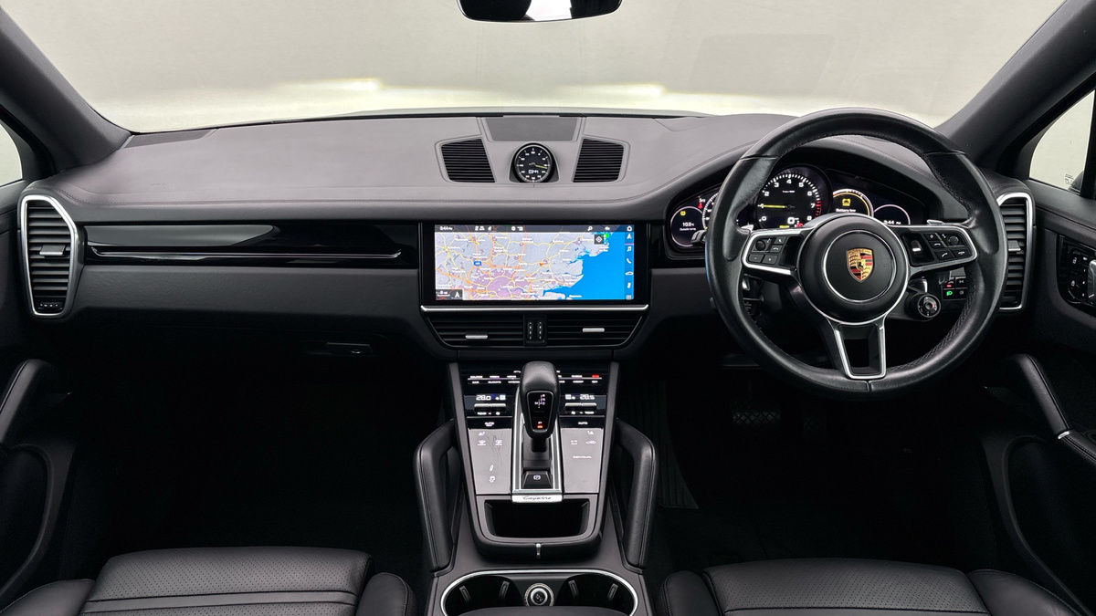 Porsche Cayenne Image 12