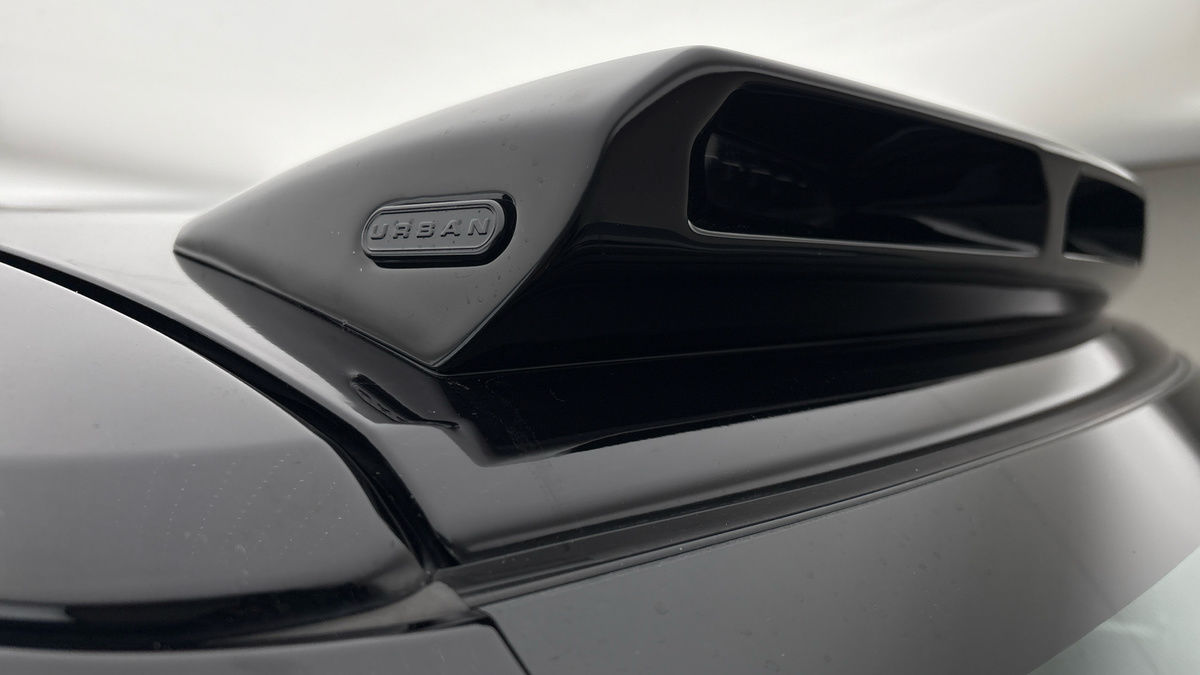 Land Rover Defender 130 Urban Image 25