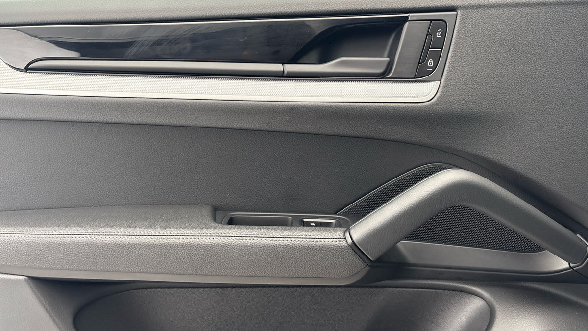 Porsche Cayenne Image 19