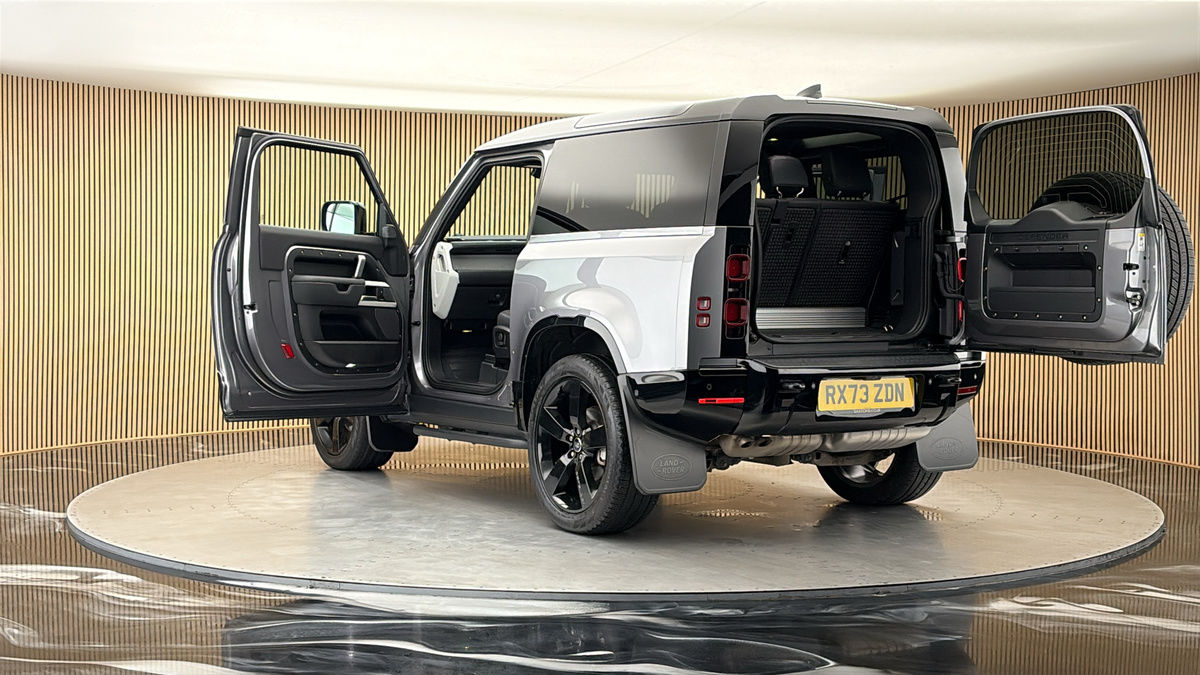 Land Rover Defender 90 Image 23