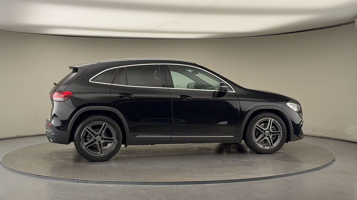 More views of Mercedes-Benz GLA