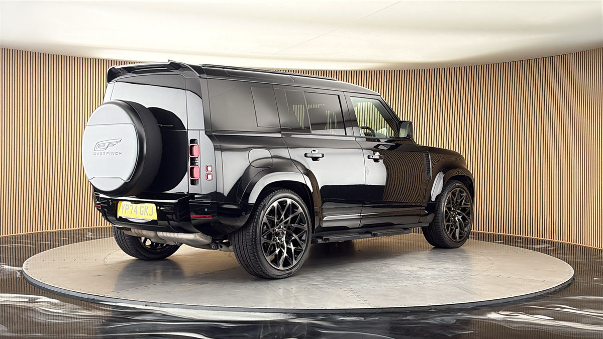 Land Rover Defender 110 Image 21