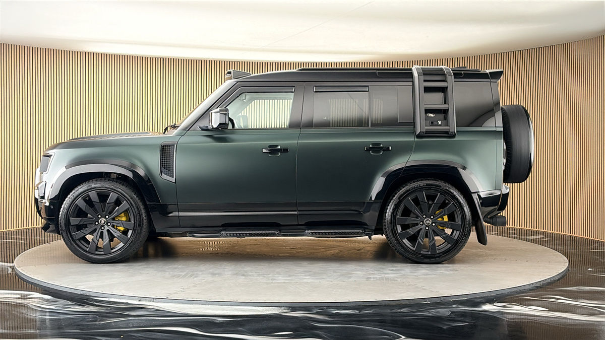 Land Rover Defender 110 Image 15