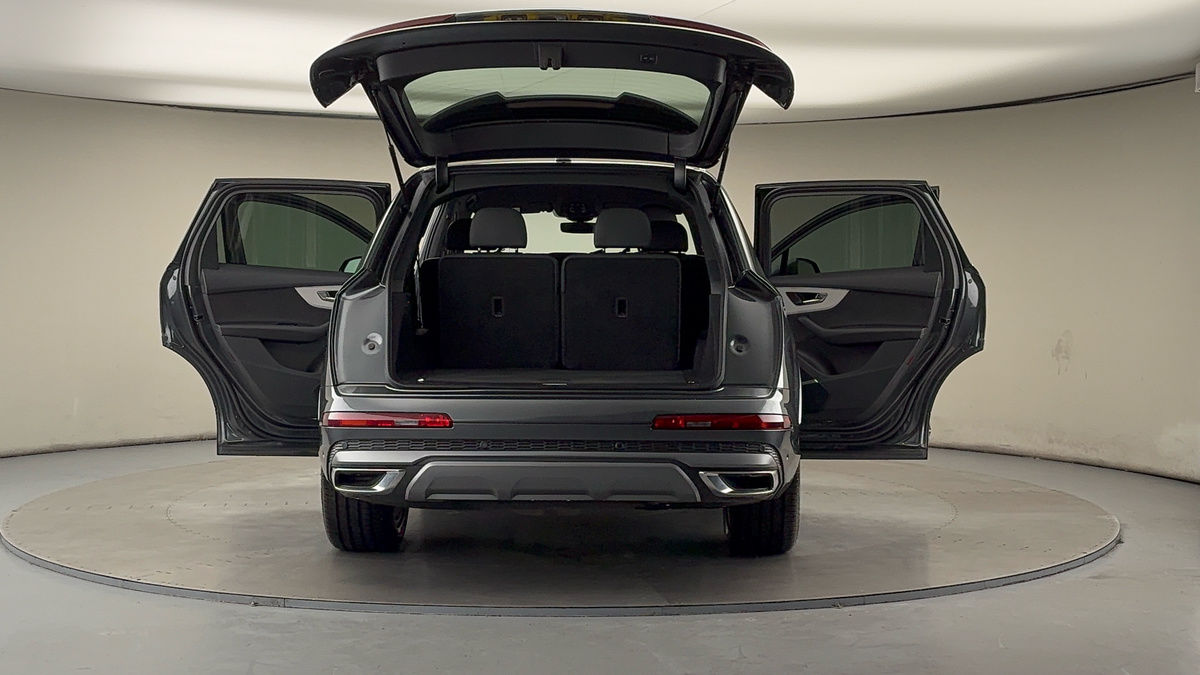 More views of Audi Q7