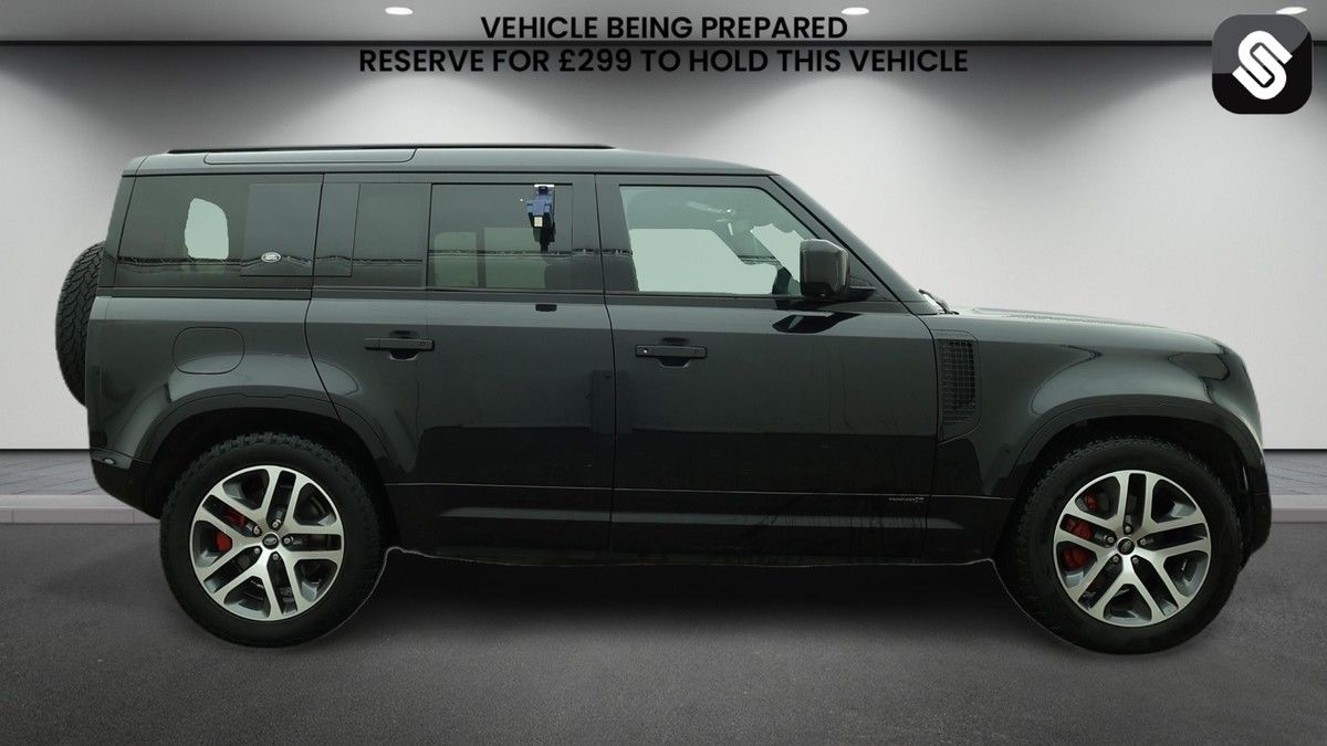 Land Rover Defender 110 Image 5