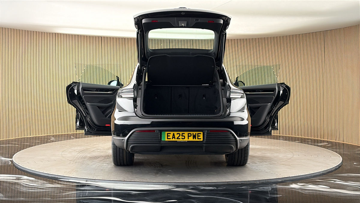 More views of Porsche Macan
