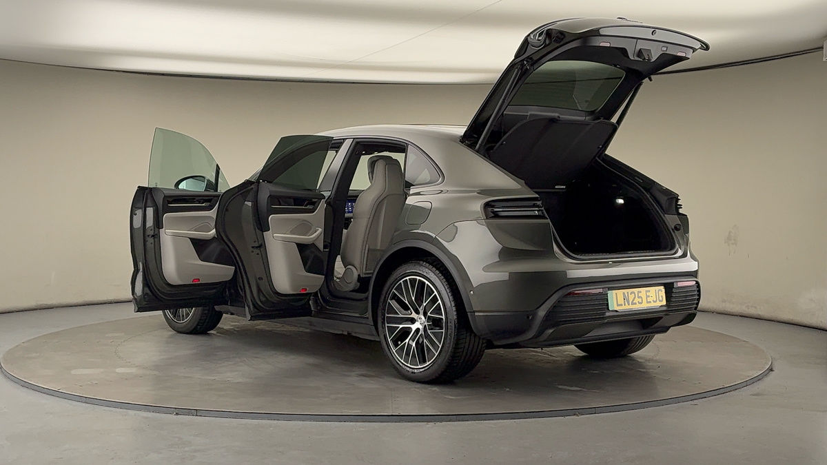 More views of Porsche Macan