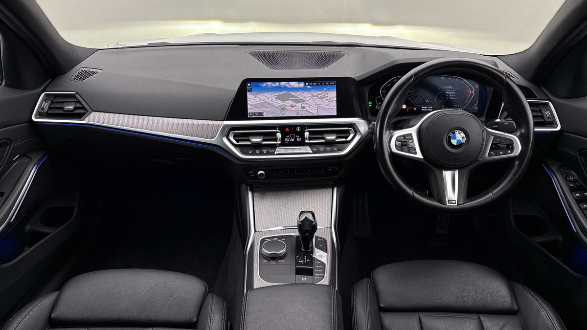 BMW 3 Series Image 12