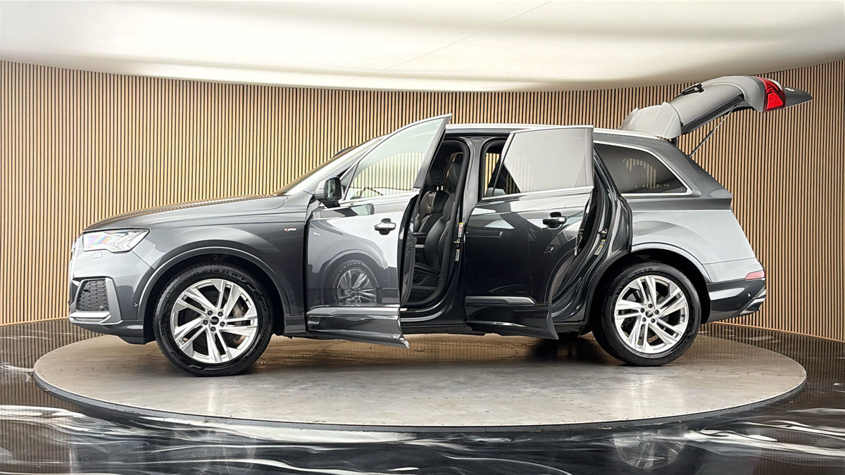 More views of Audi Q7