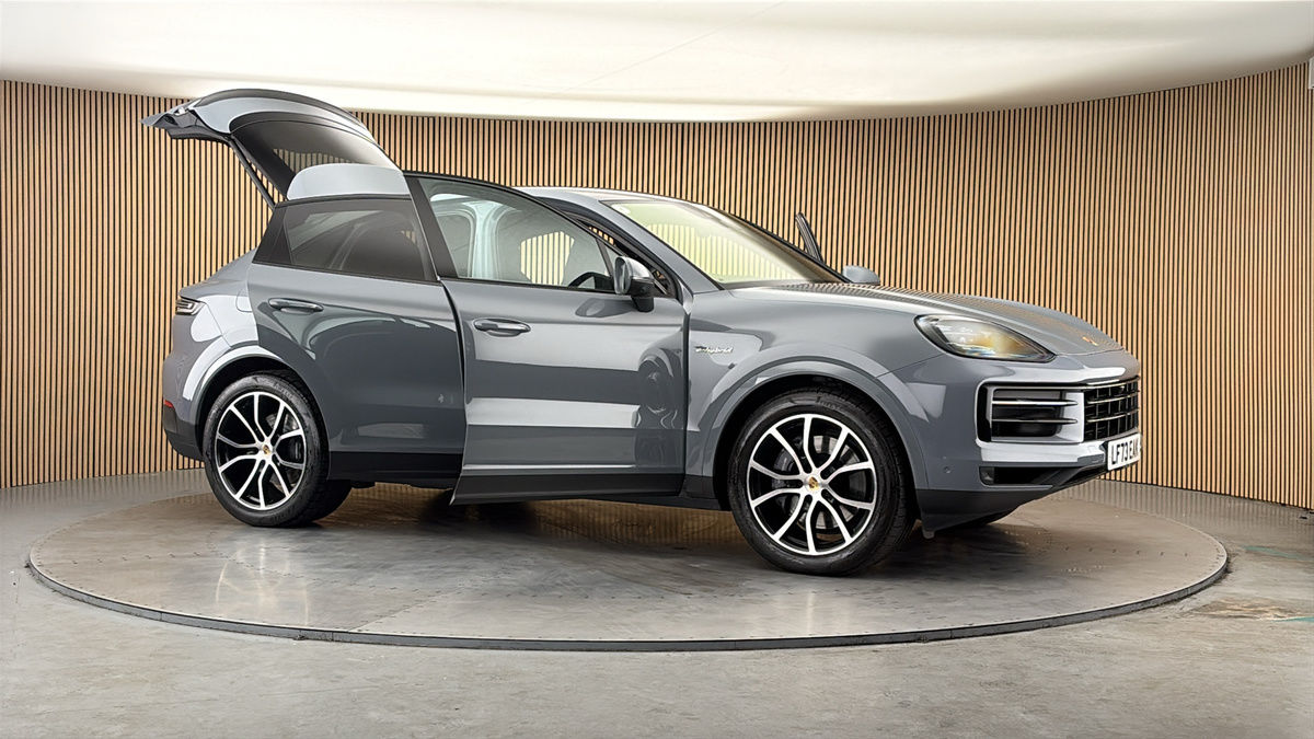 More views of Porsche Cayenne