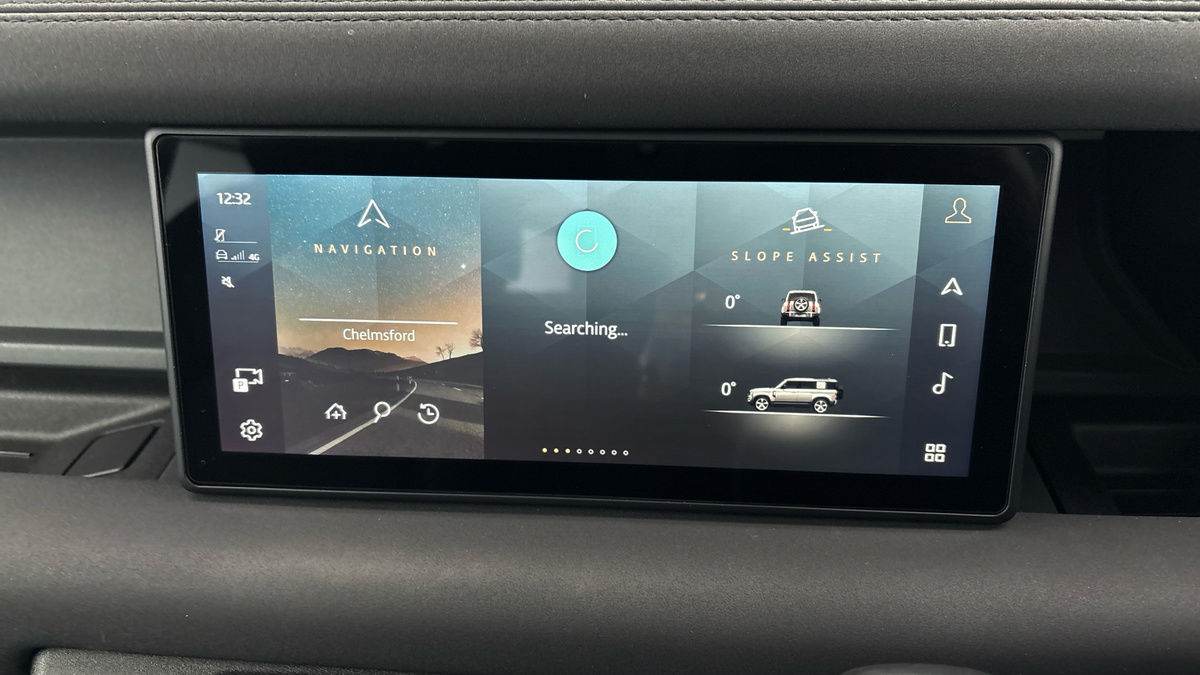 Land Rover Defender 110 Image 17