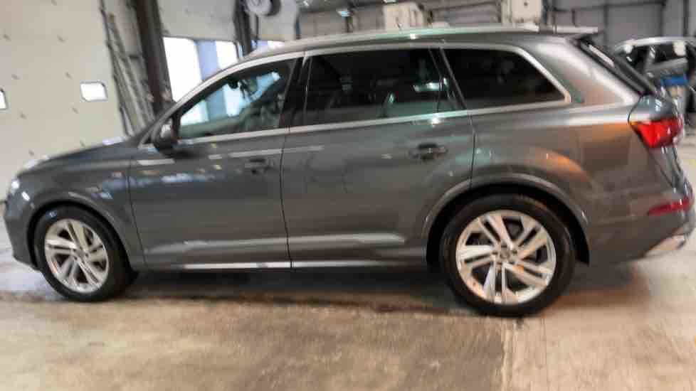 More views of Audi Q7