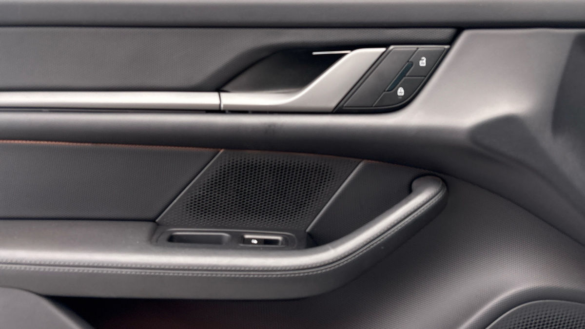 Porsche Taycan Image 19