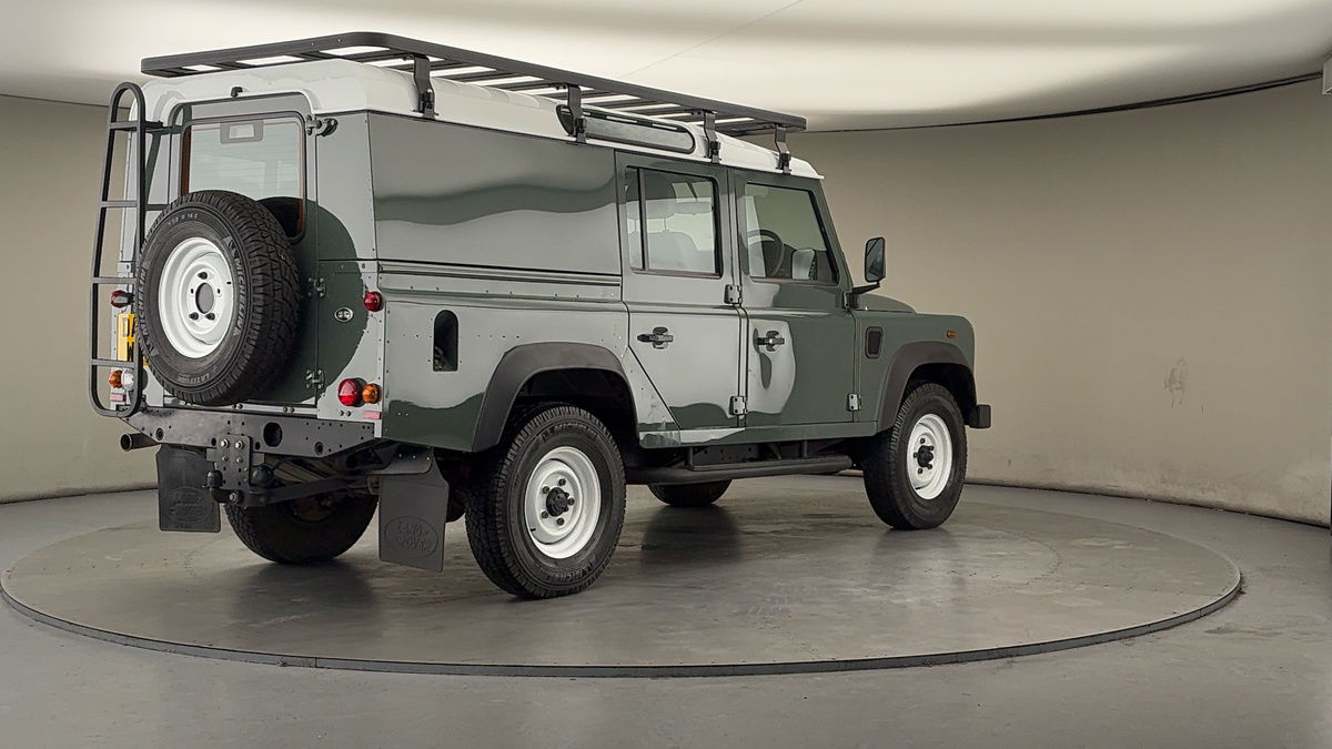 Land Rover Defender 110 Image 21