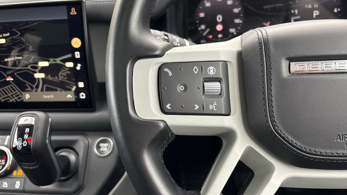 Land Rover Defender 110 Image 13
