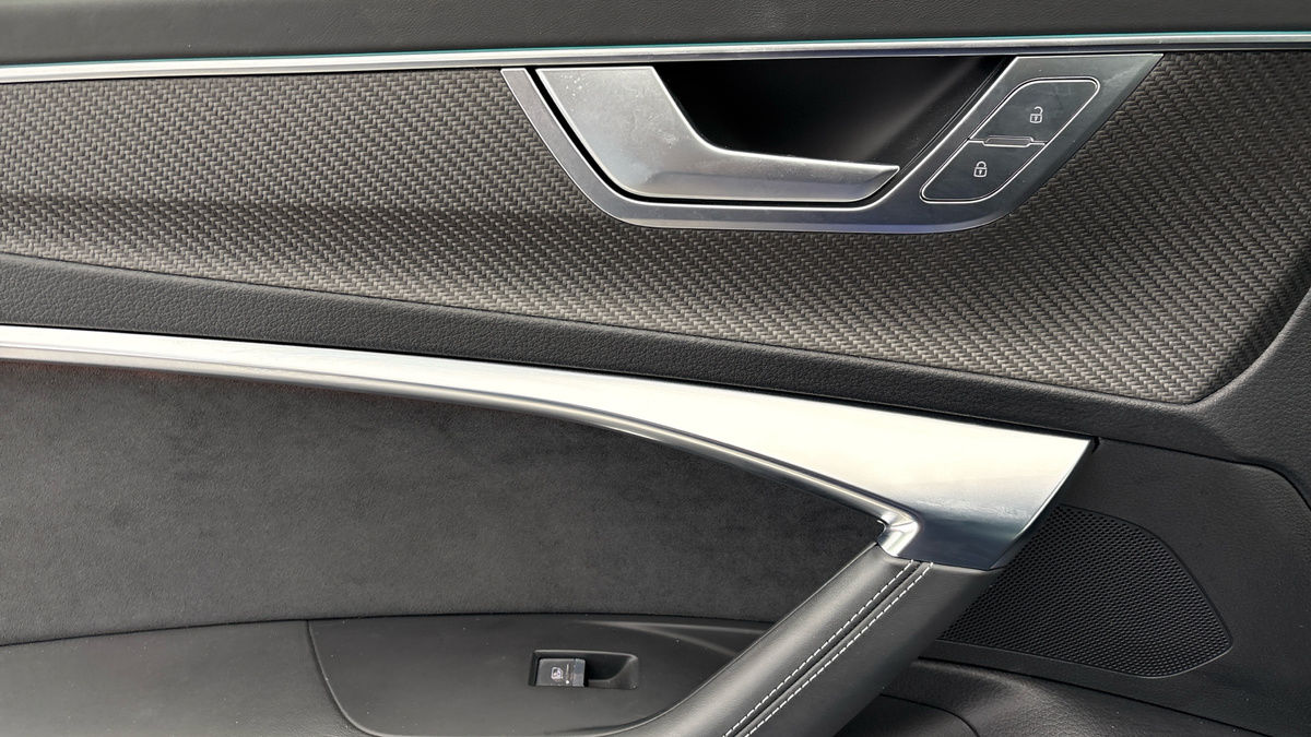 Audi RS6 Avant Image 19