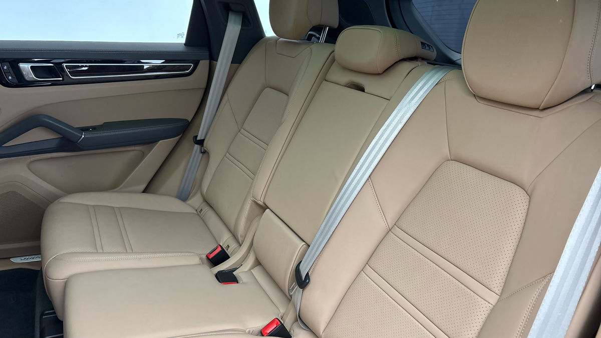 Porsche Cayenne Image 8