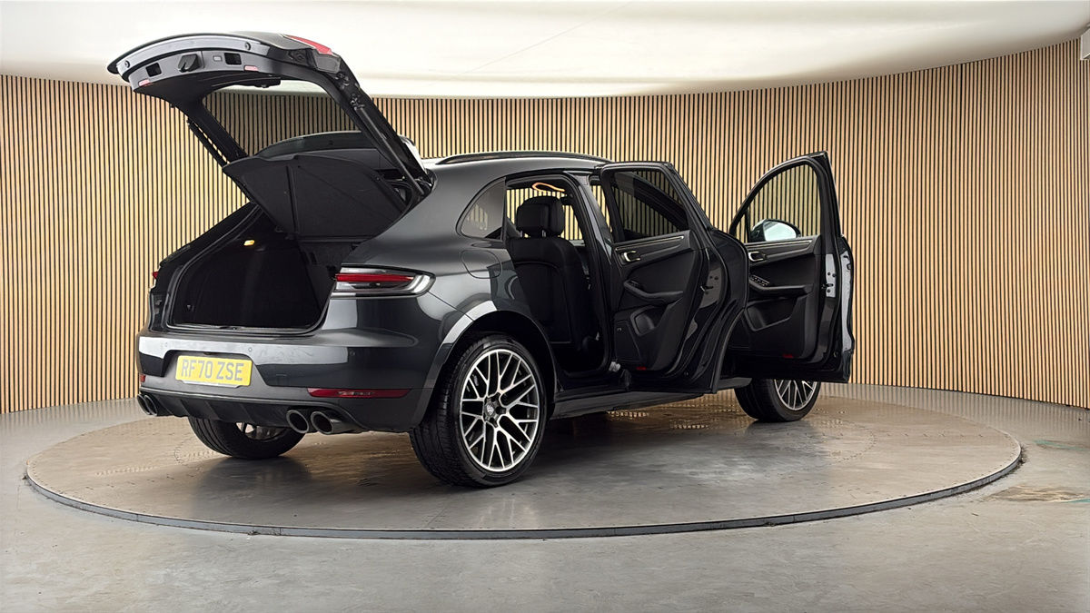 More views of Porsche Macan