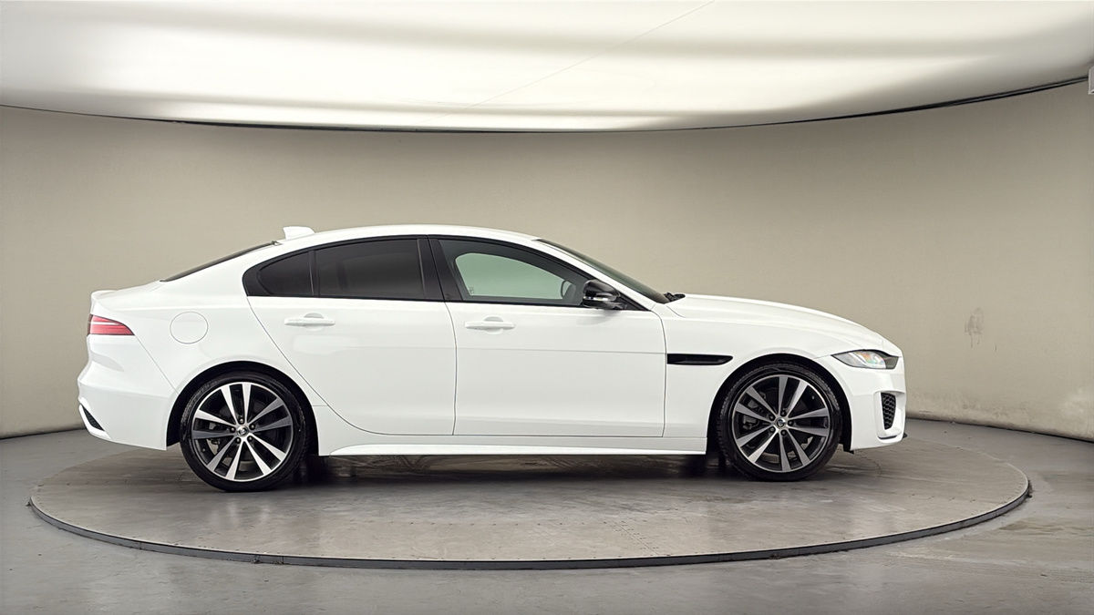 Jaguar XE Image 16