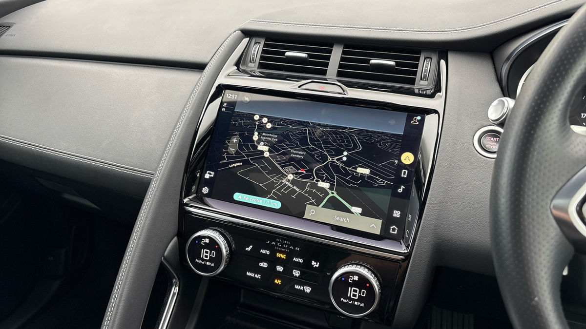 Jaguar E-PACE Image 17