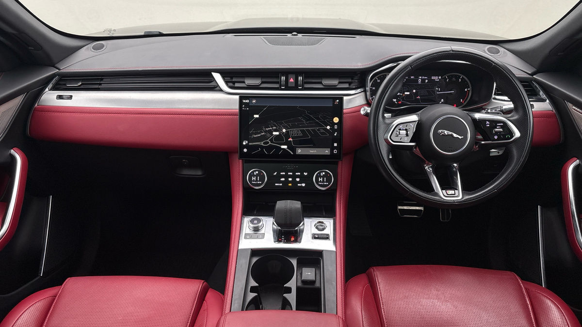 Jaguar F-PACE Image 12