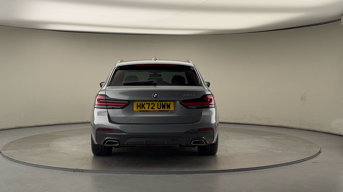 BMW 5 Series Image 4