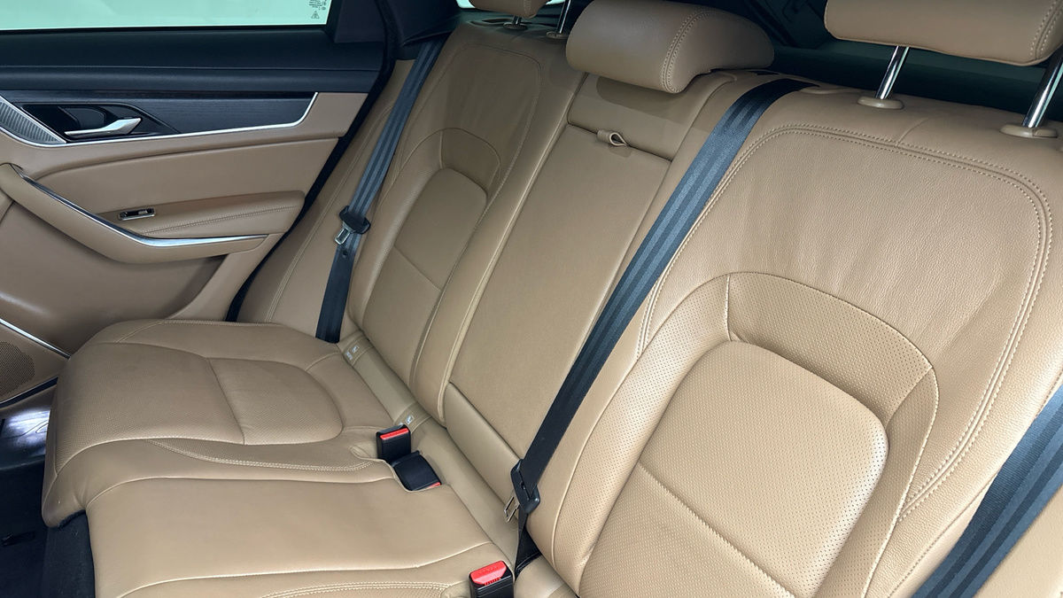 Jaguar F-PACE Image 8