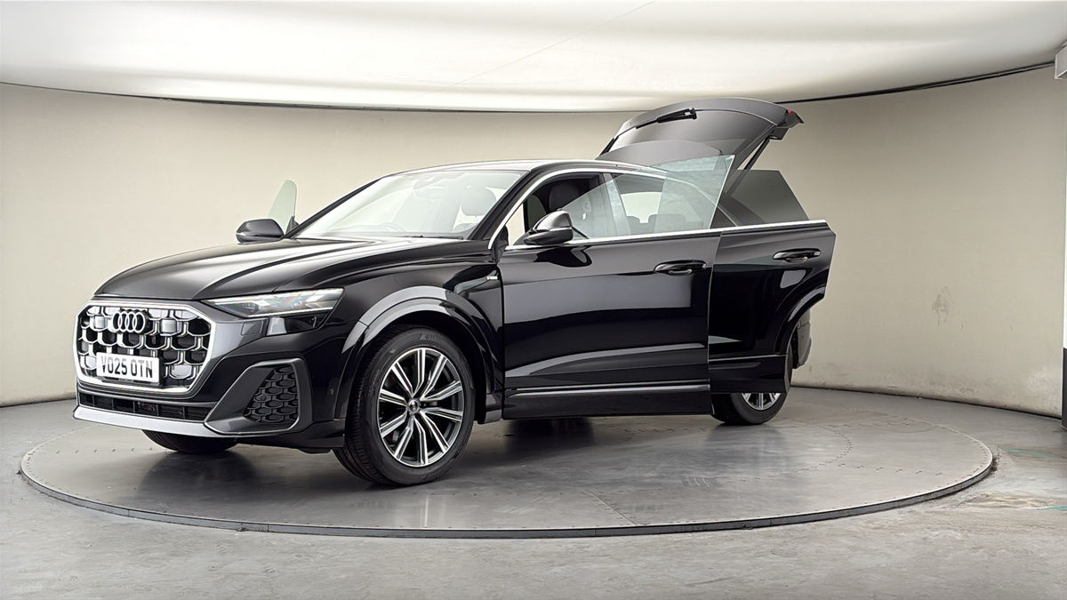 Audi Q8 Image 22