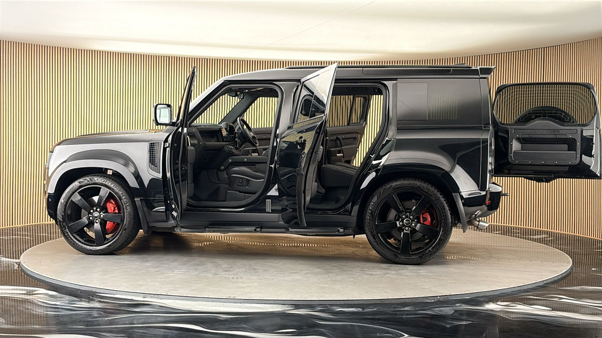 More views of Land Rover Defender 110