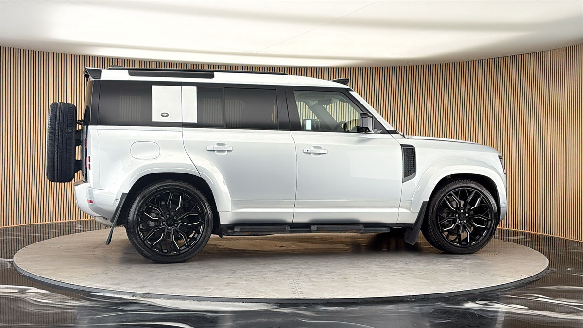 More views of Land Rover Defender 110