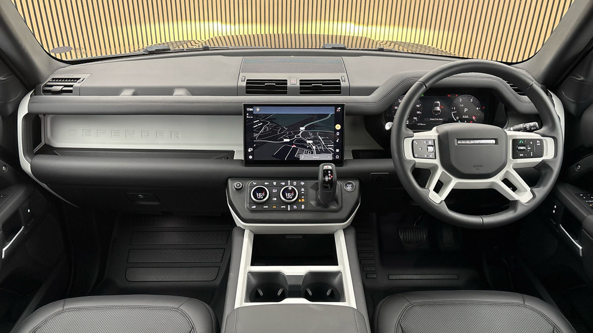 Land Rover Defender 110 Image 12