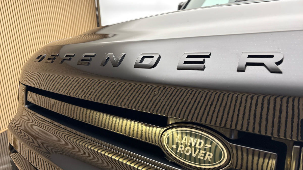Land Rover Defender 130 Image 24